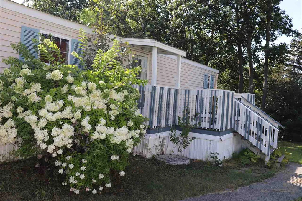 25 West Lane Rochester NH 03867