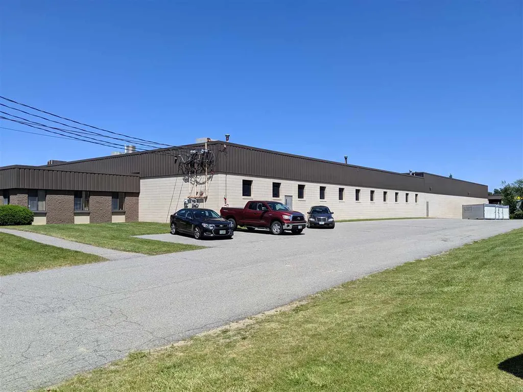 13 Flagstone Drive Hudson NH 03051