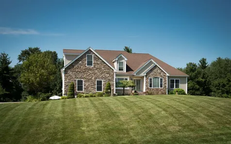 4 Zoe Lane Newton NH 03858