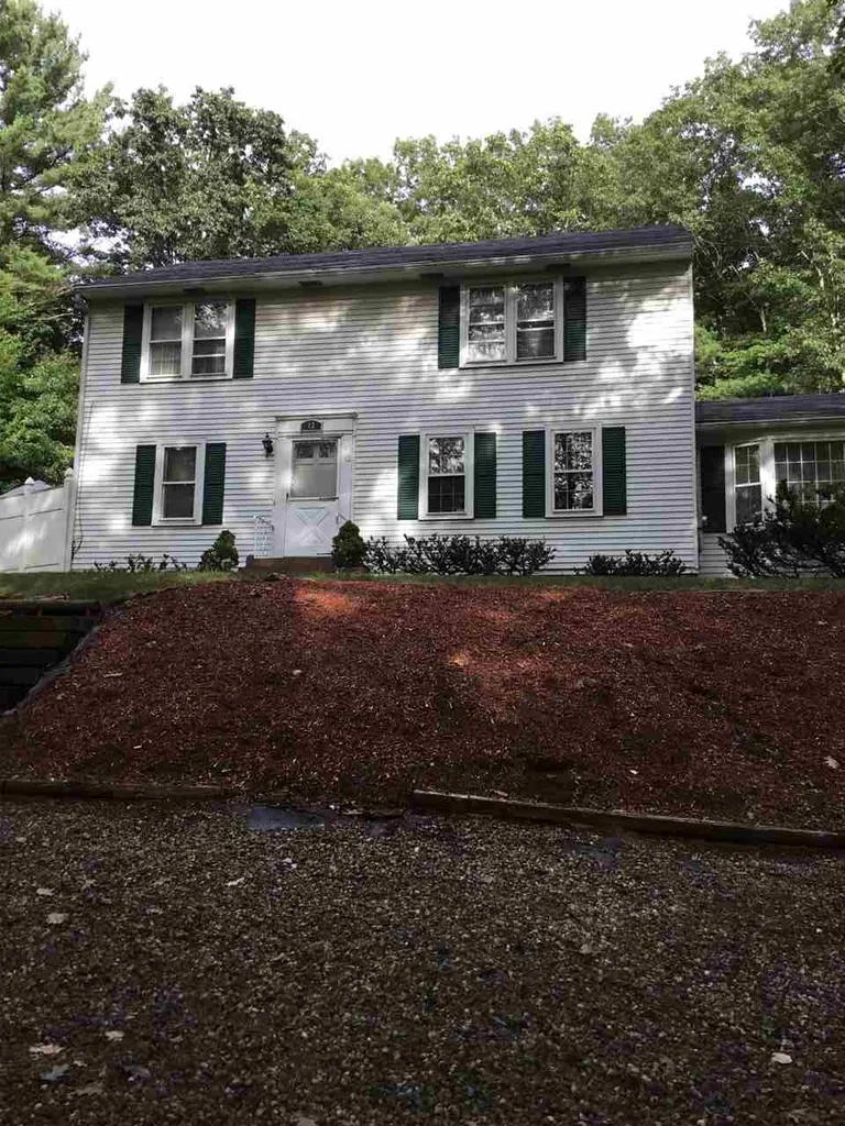 12 King Edward Drive Londonderry NH 03053