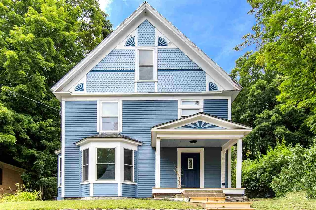 32 Spring Street Newmarket NH 03857