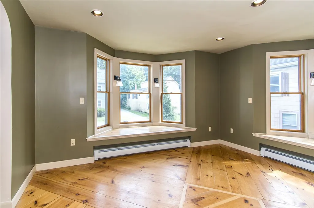 32 Spring Street Newmarket NH 03857