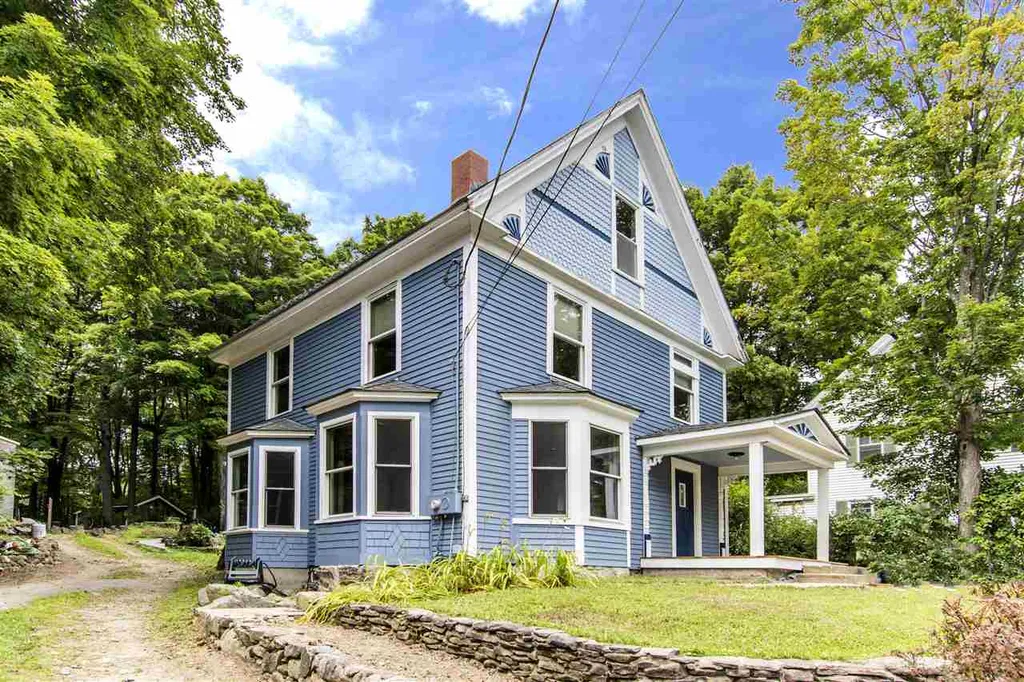 32 Spring Street Newmarket NH 03857