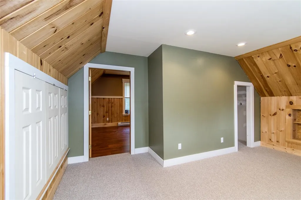 32 Spring Street Newmarket NH 03857