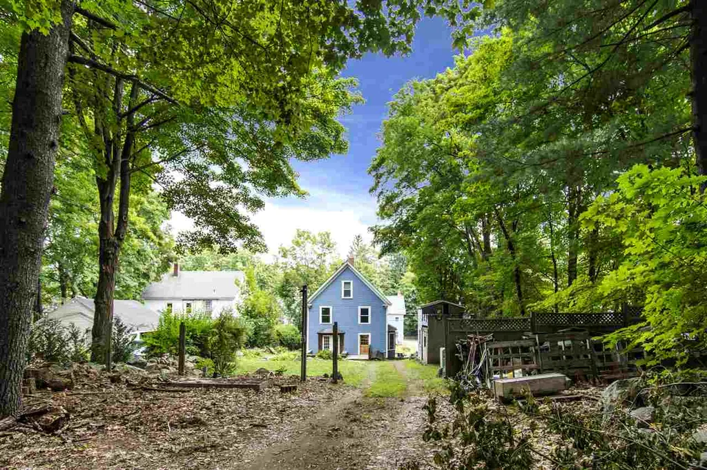 32 Spring Street Newmarket NH 03857