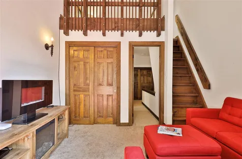 217 Falcon Loop West Rochester VT 05767