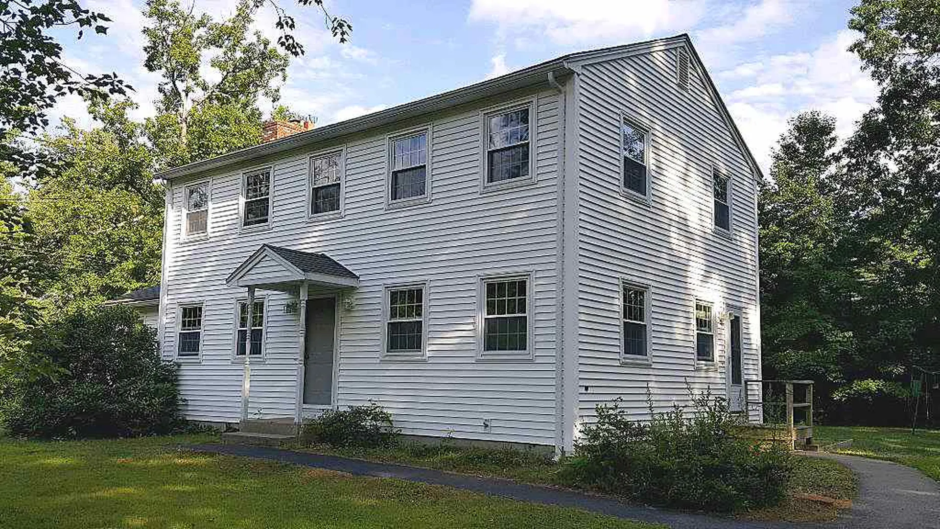 49 Nesenkeag Drive Litchfield NH 03052