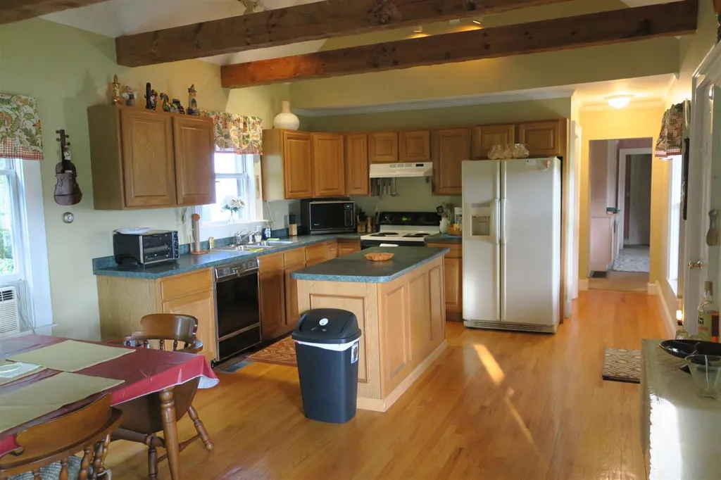 98 Exeter Road Kingston NH 03848