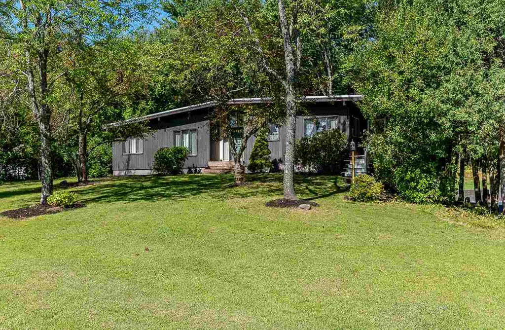 52 Labrador Drive Rochester NH 03867