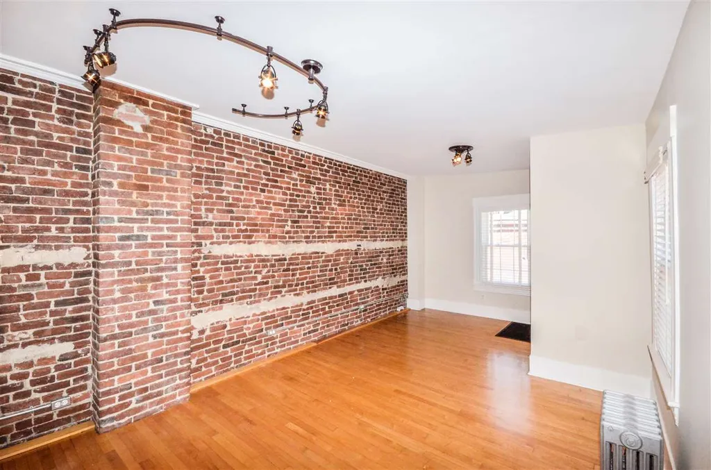 79 Pleasant Street Manchester NH 03101