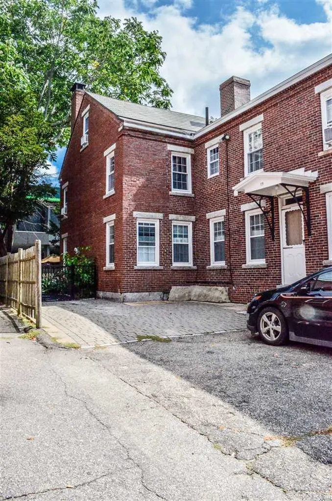 79 Pleasant Street Manchester NH 03101