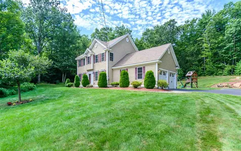 19 Williams Path Kingston NH 03848