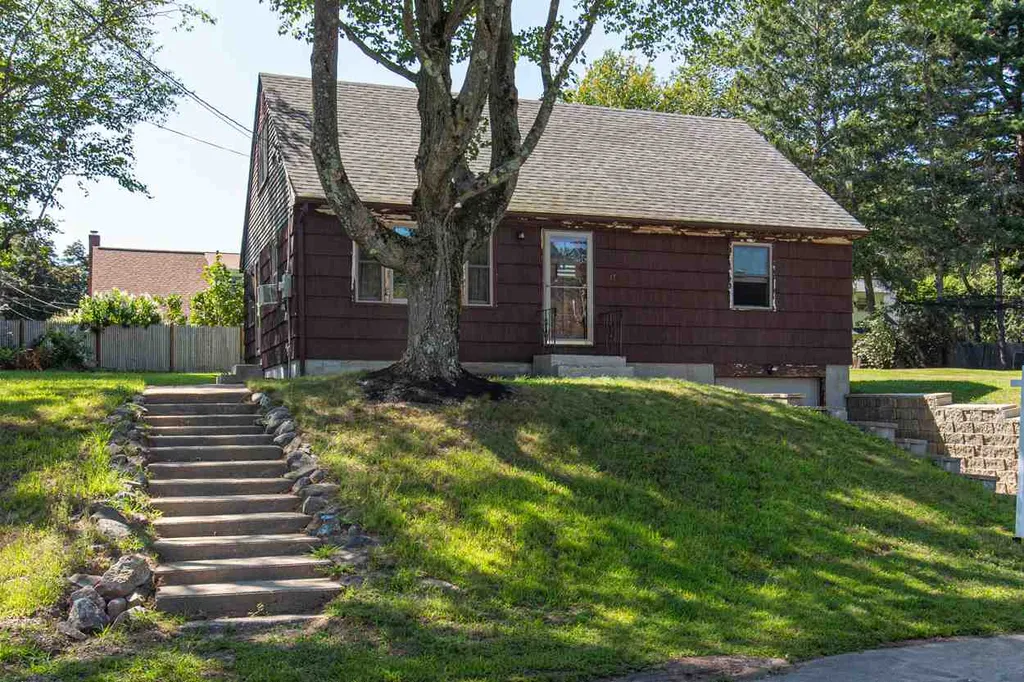 17 Tufts Drive Nashua NH 03064