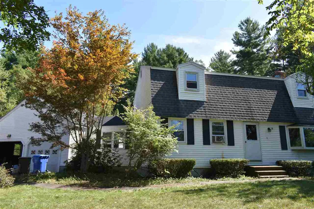 8 Alan Circle Londonderry NH 03053