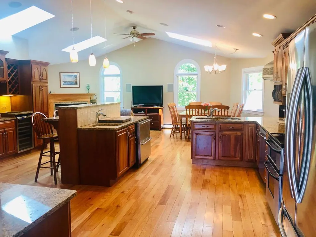 18 Pleasant Street Meredith NH 03253