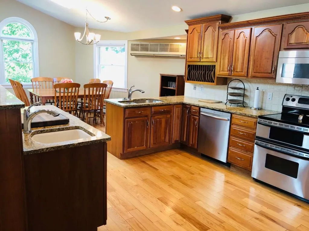 18 Pleasant Street Meredith NH 03253