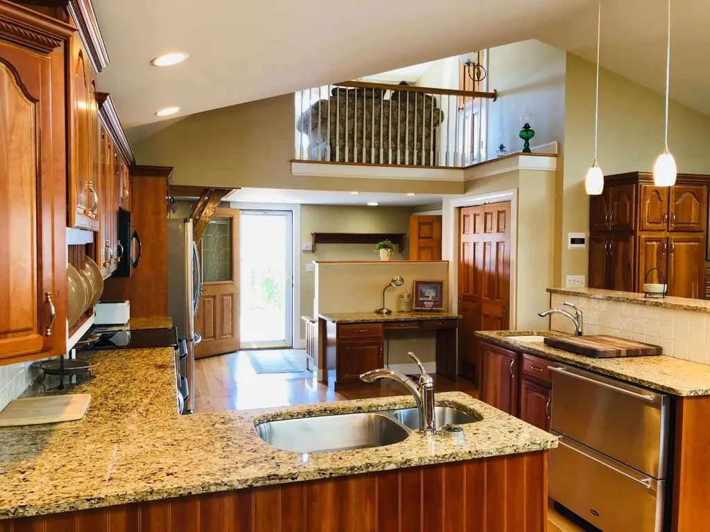 18 Pleasant Street Meredith NH 03253