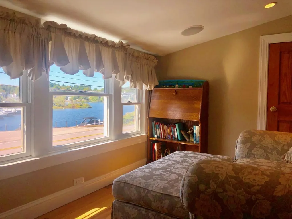 18 Pleasant Street Meredith NH 03253