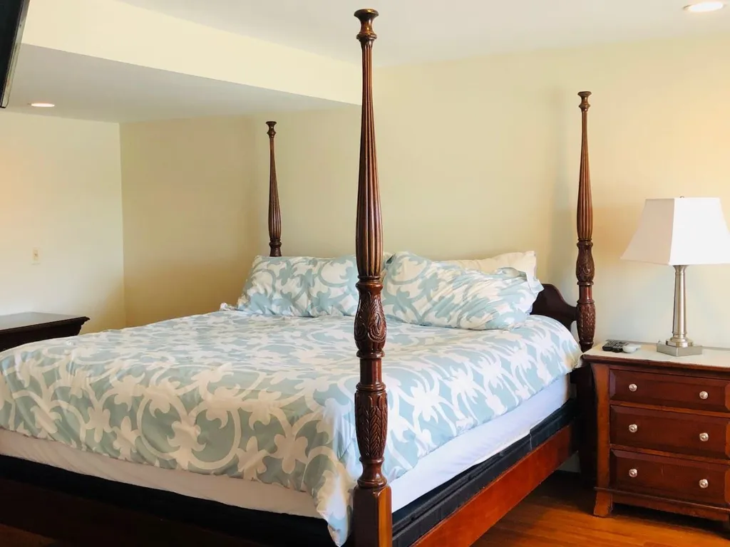 18 Pleasant Street Meredith NH 03253