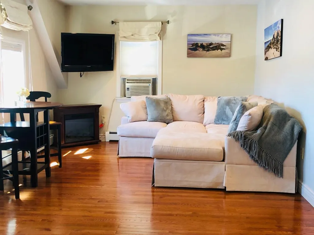 18 Pleasant Street Meredith NH 03253