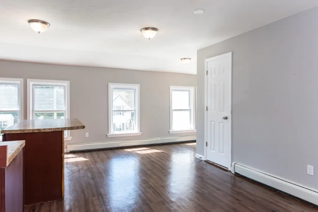 554 Lake Avenue Manchester NH 03103