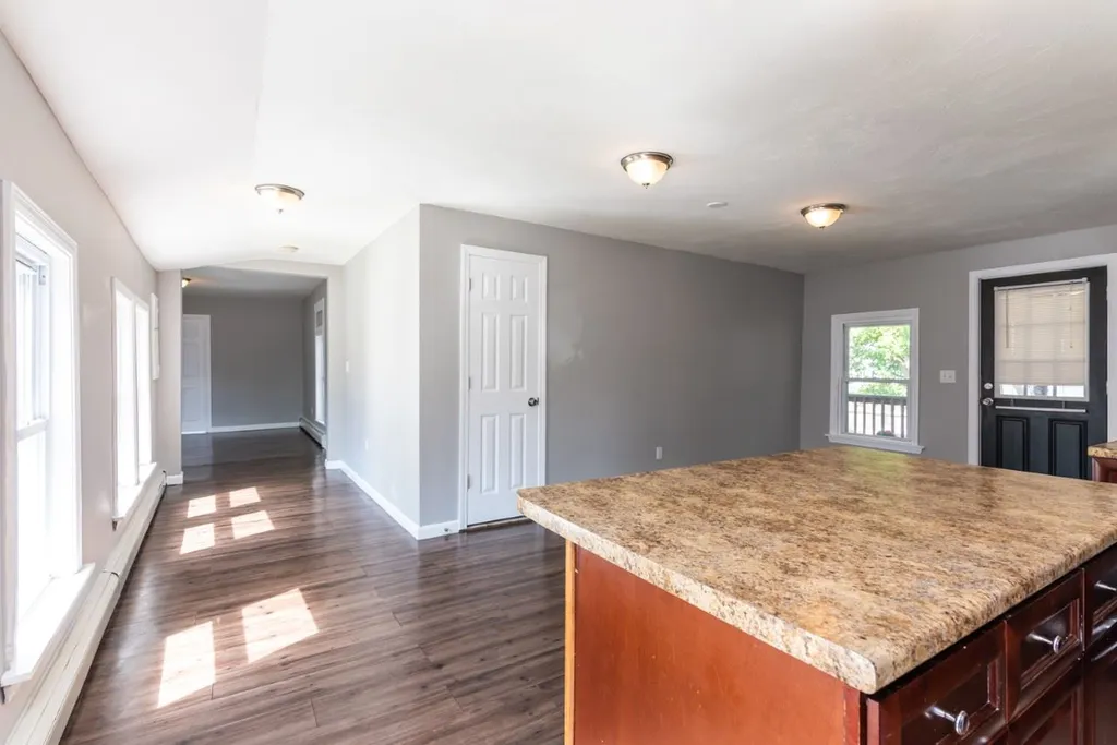 554 Lake Avenue Manchester NH 03103