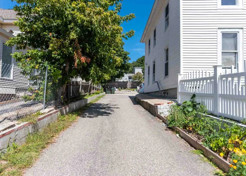 554 Lake Avenue Manchester NH 03103