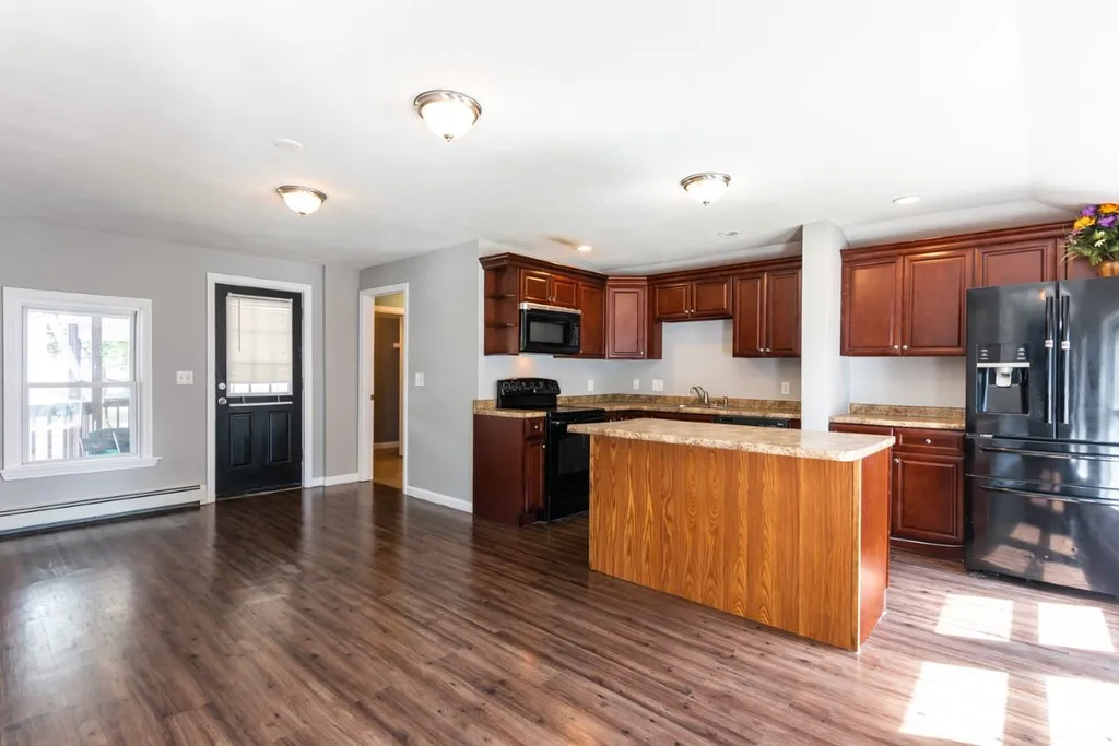 554 Lake Avenue Manchester NH 03103