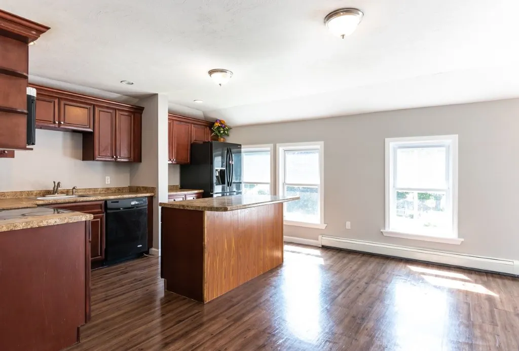 554 Lake Avenue Manchester NH 03103