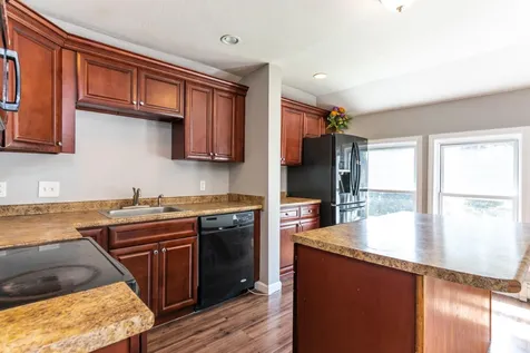 554 Lake Avenue Manchester NH 03103