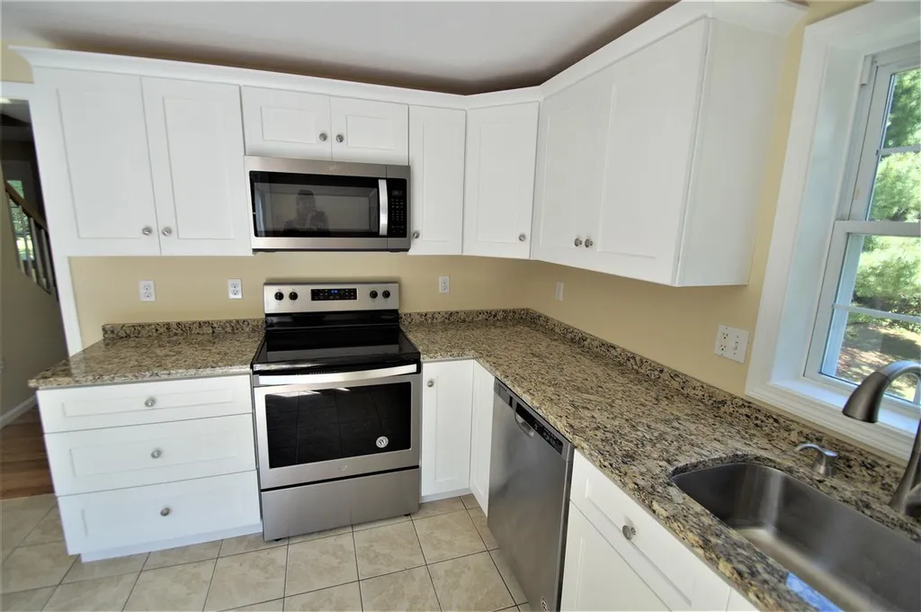 108 Lane Road Raymond NH 03077-2066