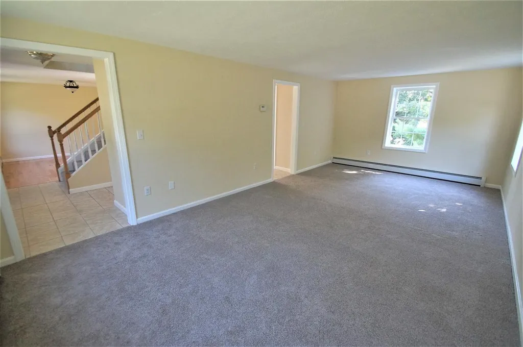 108 Lane Road Raymond NH 03077-2066