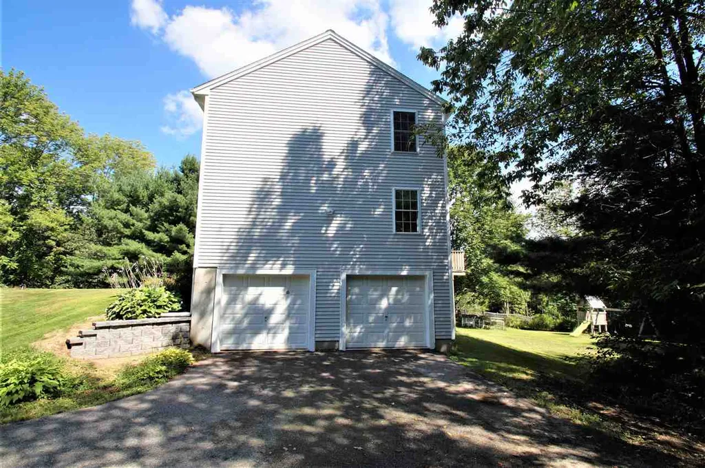 108 Lane Road Raymond NH 03077-2066