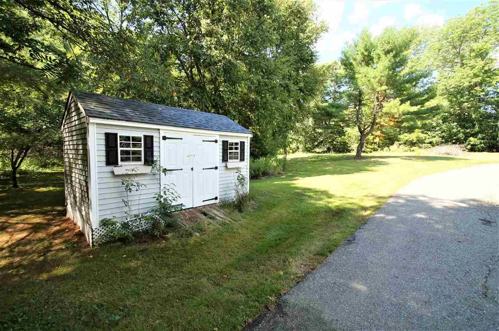 108 Lane Road Raymond NH 03077-2066
