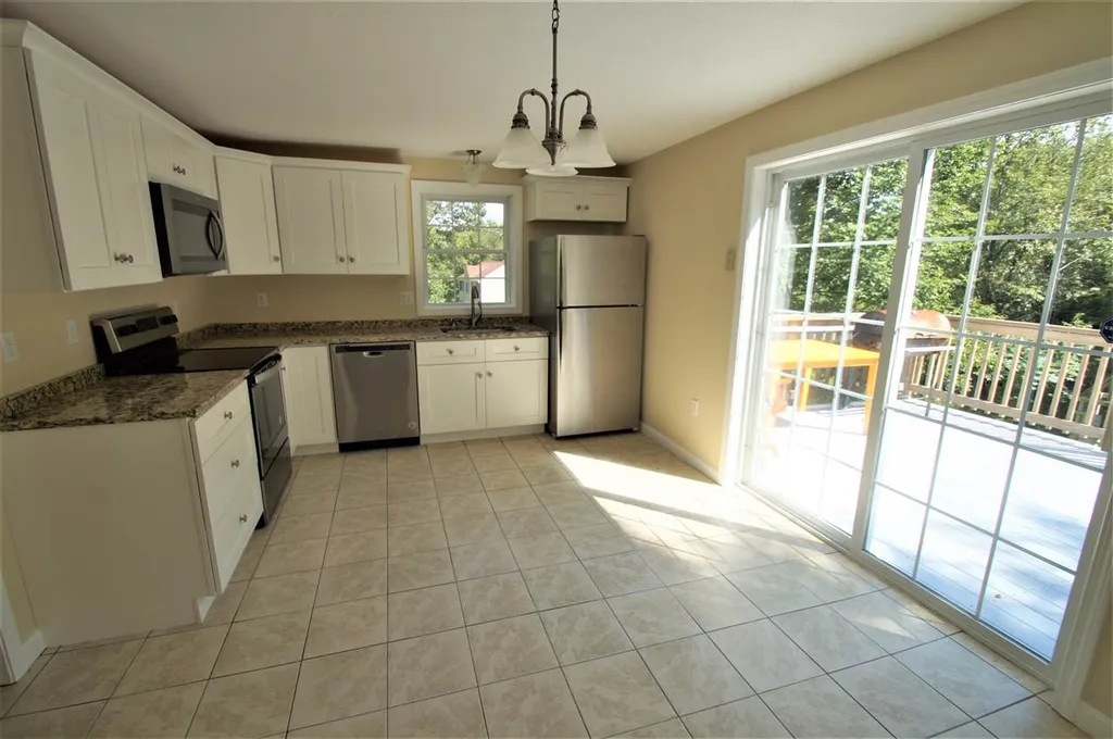 108 Lane Road Raymond NH 03077-2066