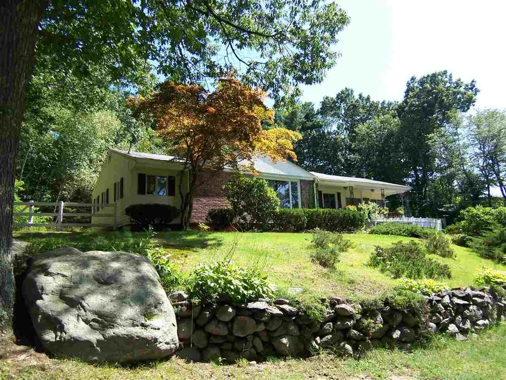 22 Middle Dunstable Road Nashua NH 03062