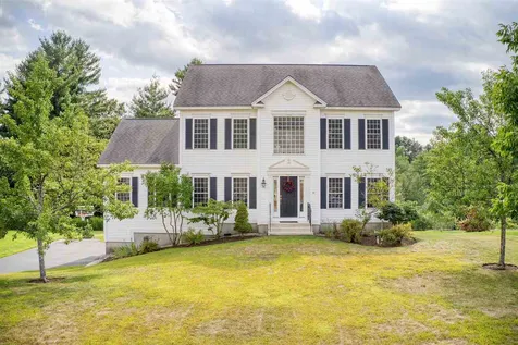18 Winding Road Bedford NH 03110