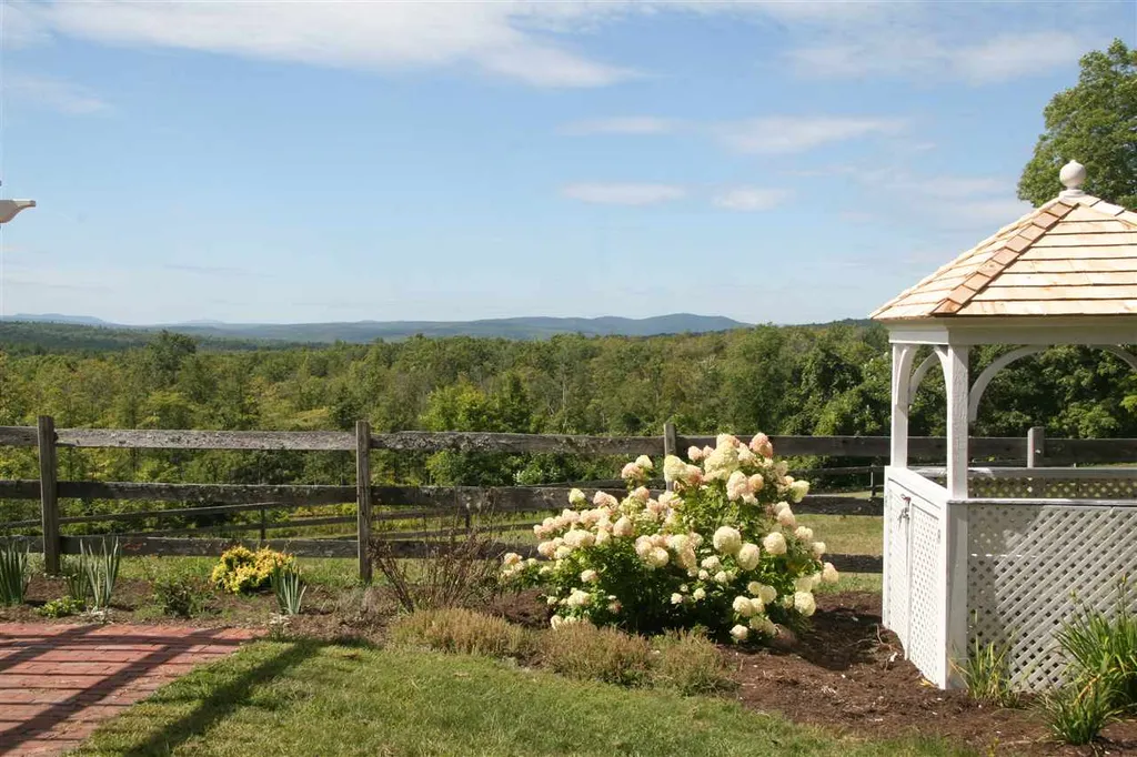 445 Crowell Road Hopkinton NH 03229