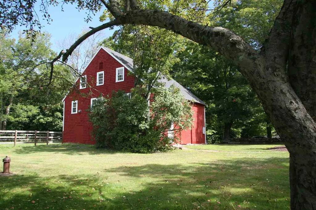 445 Crowell Road Hopkinton NH 03229