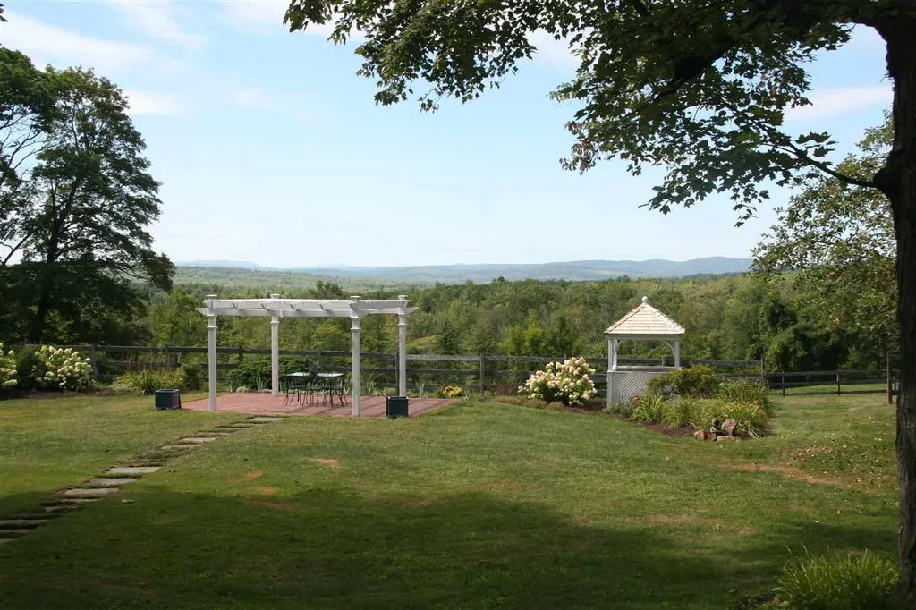 445 Crowell Road Hopkinton NH 03229