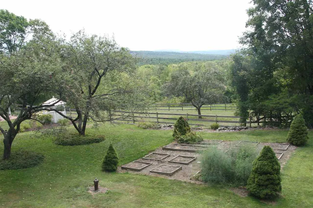 445 Crowell Road Hopkinton NH 03229
