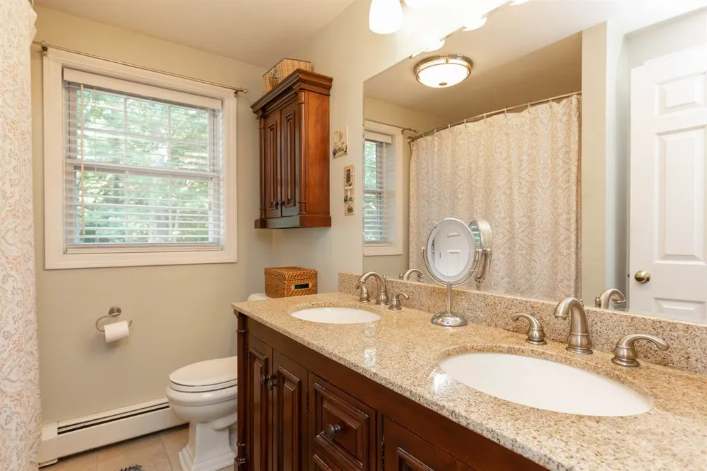 2 Chapman Way Exeter NH 03833