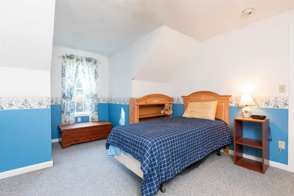 2 Chapman Way Exeter NH 03833
