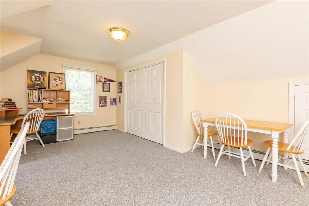 2 Chapman Way Exeter NH 03833