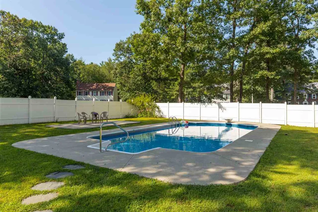 2 Chapman Way Exeter NH 03833