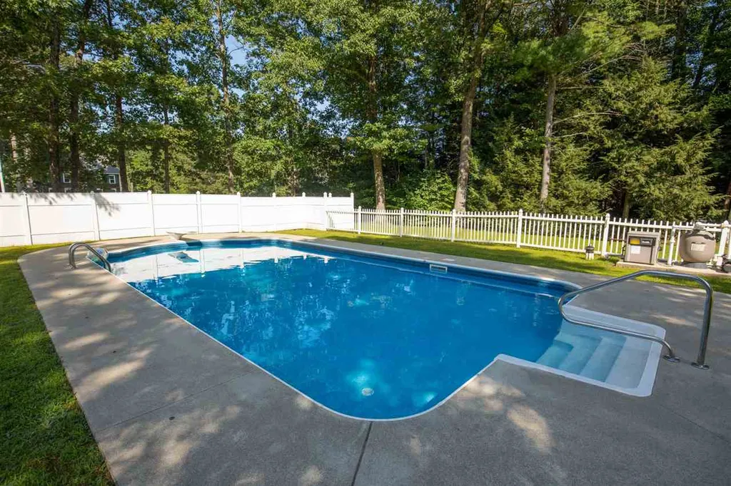 2 Chapman Way Exeter NH 03833
