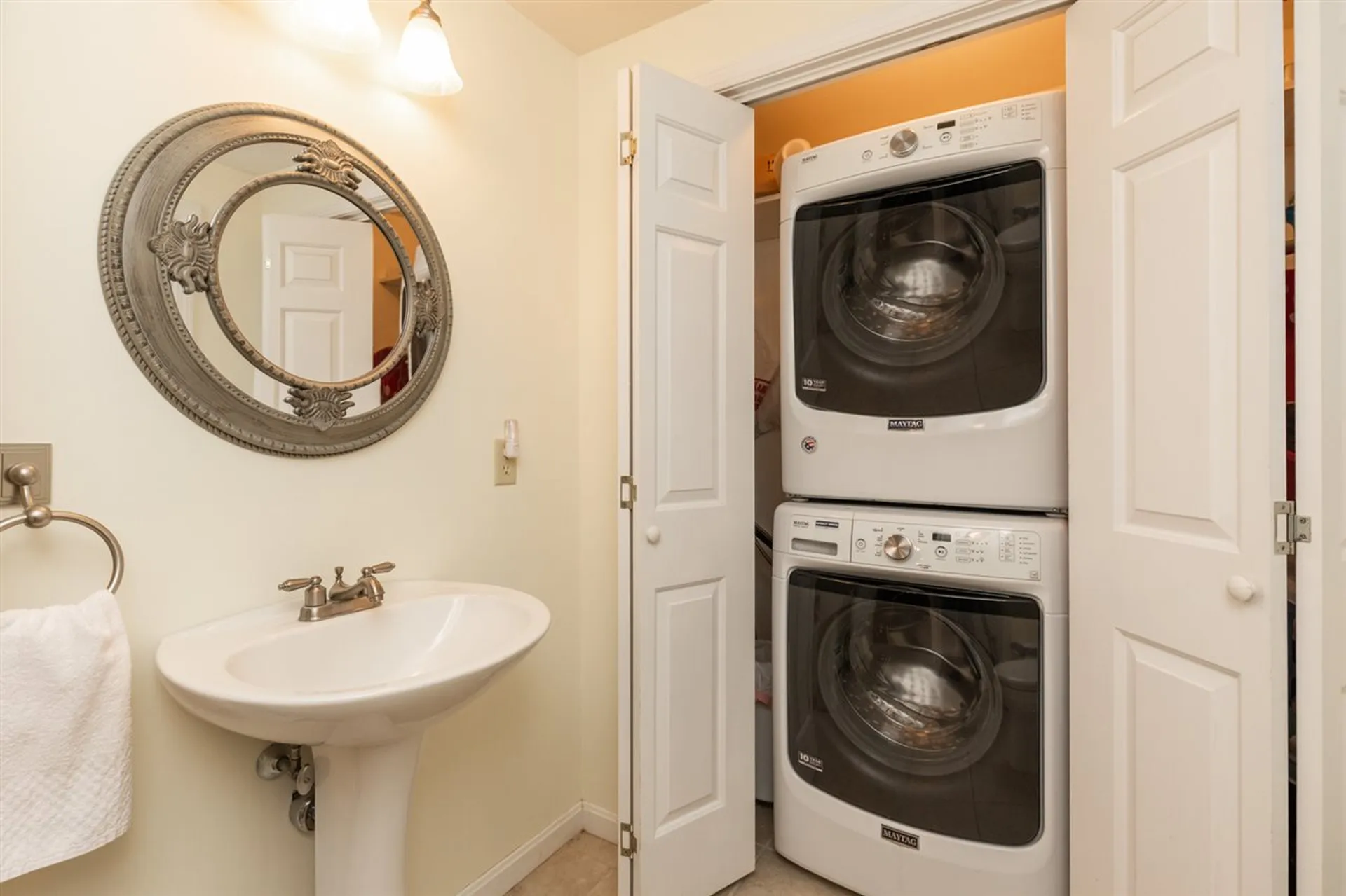 2 Chapman Way Exeter NH 03833