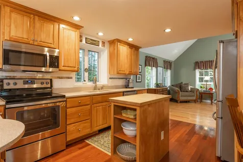 2 Chapman Way Exeter NH 03833