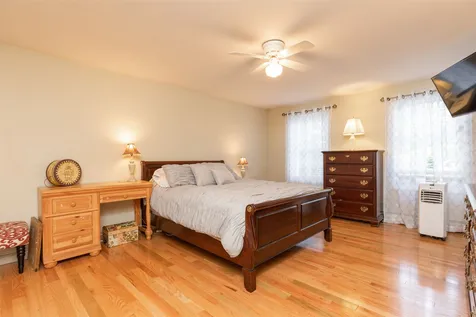 2 Chapman Way Exeter NH 03833