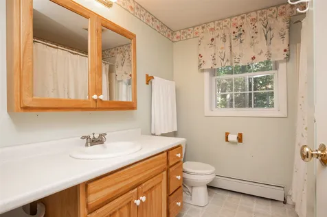 2 Chapman Way Exeter NH 03833